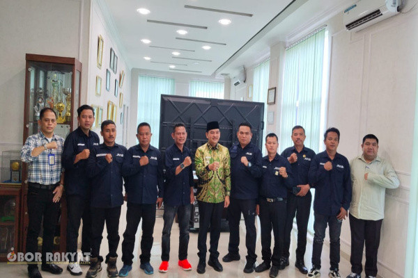 Tebing Tinggi, Obor Rakyat — Pengurus Cabang Jaringan Media Siber Indonesia (JMSI) Kabupaten Serdang Bedagai (Sergai) – Kota Tebing Tinggi melakukan audiensi resmi dengan Wali Kota Tebing Tinggi, Iman Irdian Saragih, di Balai Kota Tebing Tinggi pada Jumat (7/8/2026).