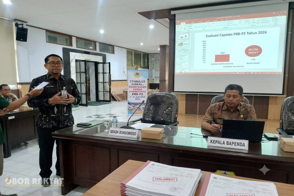 Bondowoso, Obor Rakyat — Pemerintah Kabupaten (Pemkab) Bondowoso terus menggenjot realisasi penerimaan Pajak Bumi dan Bangunan Perdesaan dan Perkotaan (PBB-P2) Tahun 2026. Langkah ini dilakukan setelah hasil evaluasi berkala menunjukkan capaian penerimaan hingga awal Agustus masih berada di bawah target triwulan kedua.