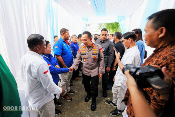 Jakarta, Obor Rakyat — Dalam upaya mengeskalasi ruang diplomasi publik dan menjaga stabilitas hubungan industrial, Kepala Kepolisian Negara Republik Indonesia (Kapolri), Jenderal Listyo Sigit Prabowo menggelar dialog strategis bersama Koalisi Besar Perjuangan Buruh Indonesia (KBPBI) di Kantor Sekretariat Bersama KBPBI, Jakarta.