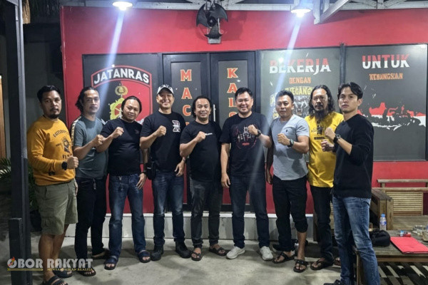 Jember, Obor Rakyat — Pelarian SF (49), tersangka kasus penggelapan mobil rental asal Desa Sruni, Kecamatan Jenggawah, Jember, resmi berakhir.Setelah buron selama hampir dua bulan, pelaku berhasil diringkus tim gabungan Unit Reskrim Polsek Jenggawah dan Subdit 3 Jatanras Polda Kalimantan Selatan di wilayah hukum Polresta Banjarmasin, Minggu (9/8/2026) sekitar pukul 01.00 WITA.