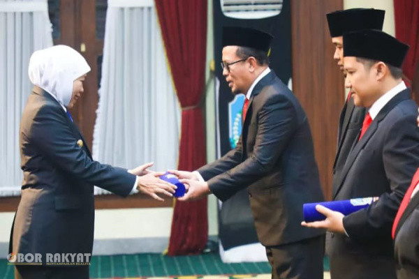 Surabaya, Obor Rakyat — Gubernur Jawa Timur, Khofifah Indar Parawansa, secara resmi melantik jajaran pimpinan Badan Amil Zakat Nasional (Baznas) Provinsi Jawa Timur periode 2026–2031 di Gedung Negara Grahadi, Surabaya, Minggu (9/8/2026) malam.