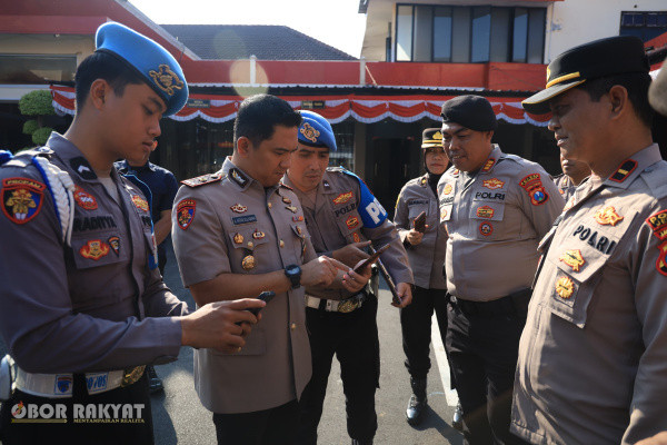 ​Jember, Obor Rakyat – Sebagai bentuk komitmen transaksional terhadap transparansi dan akuntabilitas institusional, Kepolisian Resor (Polres) Jember melalui Seksi Profesi dan Pengamanan (Sipropam) menggelar kegiatan mitigasi dan penegakan ketertiban disiplin (Gaktibplin).