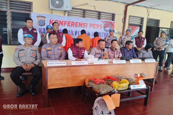 Pematangsiantar, Obor Rakyat – Kepolisian Resor (Polres) Pematangsiantar berhasil mengungkap kasus peredaran narkotika jenis ganja di lingkungan Universitas Simalungun (USI).