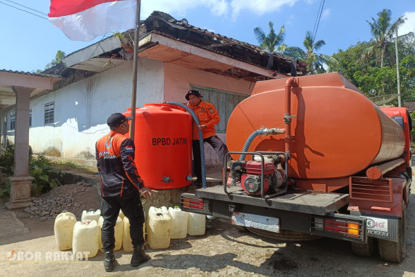 ​Jember, Obor Rakyat — Badan Penanggulangan Bencana Daerah (BPBD) Kabupaten Jember kembali menyalurkan bantuan air bersih tahap ke-5 untuk warga terdampak kekeringan di Dusun Baban Timur (RT 01 dan 02/RW 07), Desa Mulyorejo, Kecamatan Silo, Selasa (11/8/2026).