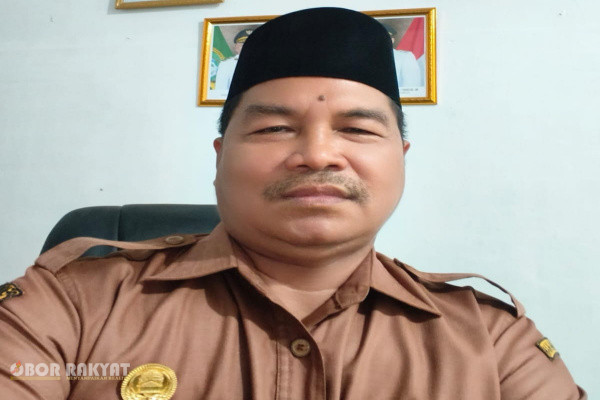​Simalungun, Obor Rakyat – Kepala SMA Negeri 1 Dolok Batu Nanggar, Warkum, memberikan klarifikasi resmi terkait narasi di media massa yang menyebut dirinya telah merendahkan profesi wartawan dan menghalangi tugas jurnalistik.