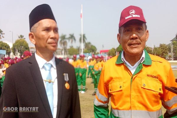 ​Jember, Obor Rakyat — Suasana khidmat menyelimuti Alun-Alun Kabupaten Jember saat gelaran upacara pengibaran Bendera Merah Putih dalam rangka memperingati Hari Ulang Tahun (HUT) ke-81 Kemerdekaan Republik Indonesia, Senin (17/8/2026).