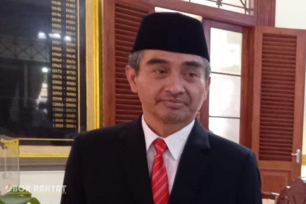 Bondowoso, Obor Rakyat — Pemerintah Kabupaten (Pemkab) Bondowoso mengambil langkah korektif tegas terhadap aparatur sipil negara (ASN) di lingkungan pendidikan. Seorang oknum kepala sekolah dasar di Kecamatan Curahdami secara resmi diberhentikan dari jabatannya menyusul dugaan pelanggaran disiplin berat, Senin (31/8/2026).