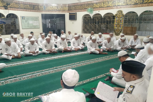 ​Jember, Obor Rakyat — Lembaga Pemasyarakatan (Lapas) Kelas IIA Jember terus memperkuat pembinaan kepribadian berbasis keagamaan bagi Warga Binaan Pemasyarakatan (WBP).