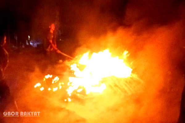 ​Ngada, Obor Rakyat — Kebakaran hebat menerjang Kompleks Pasar Maronggela, Desa Wolomeze, Kecamatan Riung Barat, Kabupaten Ngada, pada Sabtu pagi sekitar pukul 06.30 WITA.