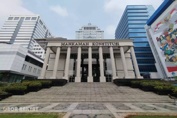 ​Jakarta, Obor Rakyat — Praktisi hukum, Alvin, mendesak Majelis Hakim Mahkamah Konstitusi (MK) untuk menolak gugatan perkara Nomor 01/PHPU.PRES-XXIV/2026. Gugatan yang diajukan oleh Denny Indrayana bersama sejumlah pemohon tersebut mempermasalahkan dugaan tidak terpenuhinya syarat pendidikan minimal Wakil Presiden Gibran Rakabuming Raka.