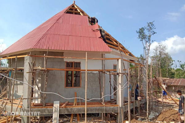 Reok Barat, Obor Rakyat — Pembangunan Rumah Adat Gendang Gelarang Rengas Munta di Desa Wae Kajong, Kecamatan Reok Barat, Kabupaten Manggarai, kini resmi memasuki tahap akhir pengerjaan.
