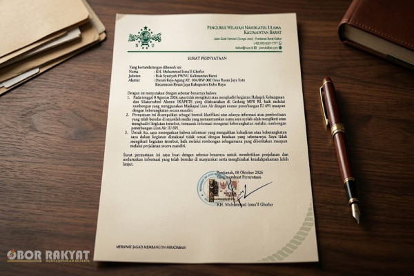 Jakarta, Obor Rakyat — Klarifikasi resmi disampaikan oleh Rais Syuriyah Pengurus Wilayah Nahdlatul Ulama (PWNU) Kalimantan Barat, KH. Muhammad Isma'il Ghofur, dan Rais Syuriyah Pengurus Cabang Nahdlatul Ulama (PCNU) Kabupaten Kayong Utara, H. Nazril Hijar. Penjelasan tertulis ini dirilis untuk menanggapi maraknya pemberitaan yang mengaitkan kehadiran keduanya dalam sejumlah agenda di Jakarta menjelang Muktamar Nahdlatul Ulama.