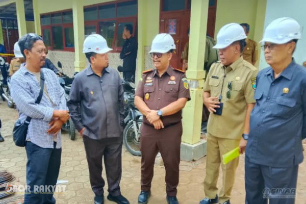 Bondowoso, Obor Rakyat — Polemik dugaan pencatutan nama Kepala Dinas Pendidikan (Kadisdik) Kabupaten Bondowoso, Taufan Restuanto, dalam pelaksanaan proyek revitalisasi 105 Sekolah Dasar Negeri (SDN) menuai respons tegas dari legislatif.