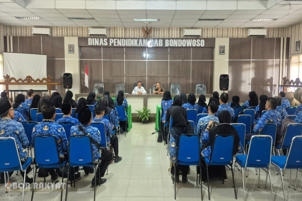 Bondowoso, Obor Rakyat – Dinas Pendidikan (Disdik) Kabupaten Bondowoso bersama Kejaksaan Negeri (Kejari) Bondowoso menggelar Rapat Koordinasi (Rakor) mendadak dengan melibatkan puluhan kepala sekolah dan tim Panitia Pembangunan Satuan Pendidikan (P2SP) di Aula Disdik Bondowoso, Senin (12/10/2026).