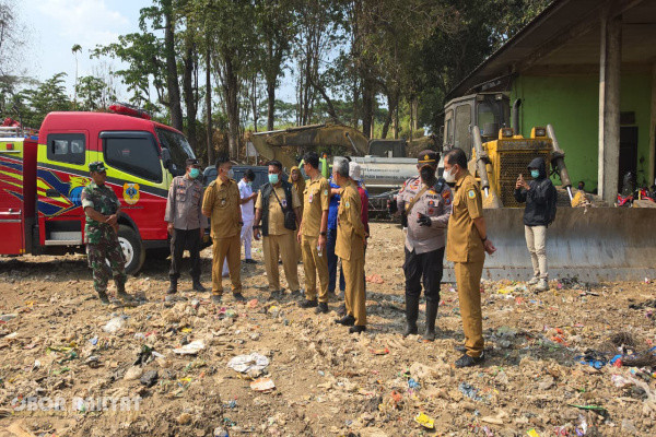 Bondowoso, Obor Rakyat — Pemerintah Kabupaten (Pemkab) Bondowoso mengambil langkah responsif dan terukur dalam menanggulangi insiden kebakaran yang melanda Tempat Pemrosesan Akhir (TPA) Paguan di Kecamatan Taman Krocok.