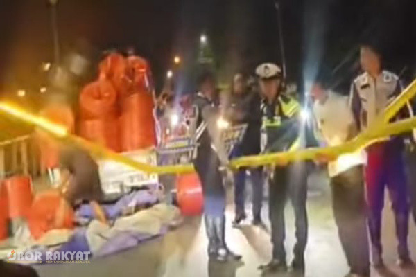 Bondowoso, Obor Rakyat – Unggahan bernada kritik keras terkait kebijakan denda perbaikan portal di Jembatan Koncer, Kabupaten Bondowoso, viral dan memicu perdebatan hangat warga di media sosial.