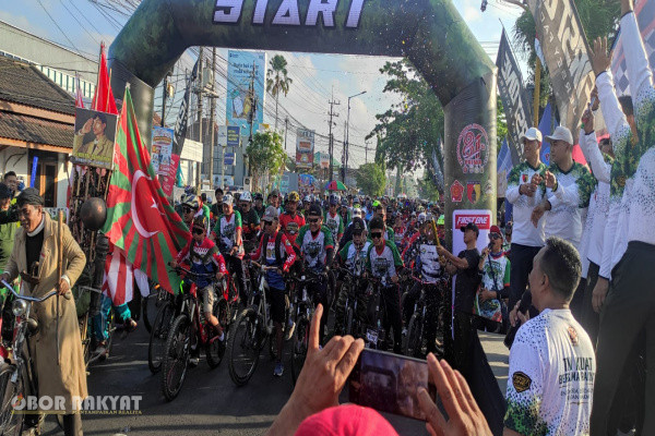 Jember, Obor Rakyat – Dalam rangka memperingati Hari Ulang Tahun (HUT) ke-81 Tentara Nasional Indonesia (TNI), Komando Distrik Militer (Kodim) 0824/Jember menggelar kegiatan sepeda santai (gowes) massal pada Minggu (18/10/2026).