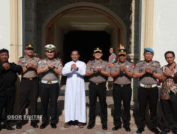 Perkuat Program ‘Polisi Bersama Masyarakat’, Polres Jember Gelar Minggu Kasih di Gereja Santo Yusup