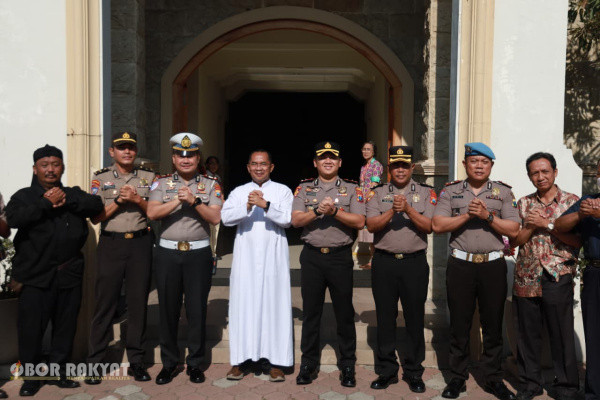 ​Jember, Obor Rakyat — Kepolisian Resor (Polres) Jember terus berkomitmen meningkatkan kehadiran Polri di tengah-tengah warga melalui implementasi program Quick Wins Presisi Kapolri Jenderal Polisi Suyudi Ario Seto, S.I.K., S.H., M.Si., yang mengusung jargon "Polisi Bersama Masyarakat".