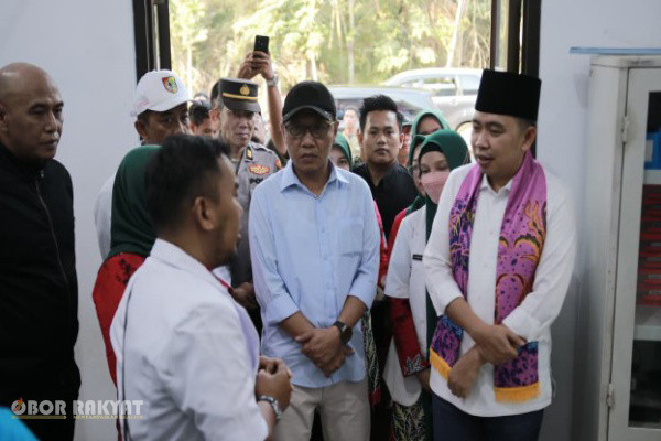 Jember, Obor Rakyat – Pemerintah Kabupaten (Pemkab) Jember terus berkomitmen meningkatkan kualitas pelayanan dasar serta aksesibilitas kesehatan bagi seluruh masyarakat.