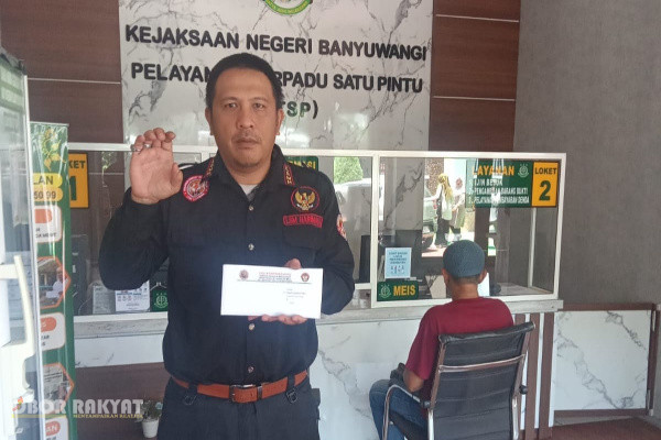 Banyuwangi, Obor Rakyat — Lembaga Swadaya Masyarakat (LSM) Harimau DPC Banyuwangi resmi melayangkan surat laporan ke Kejaksaan Negeri (Kejari) Banyuwangi terkait dugaan penyimpangan pada proyek irigasi Gadog Kabat di bawah naungan Dinas Pengairan Kabupaten Banyuwangi, Senin (19/10/2026).