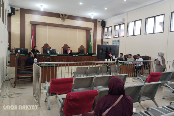 Stabat, Obor Rakyat — Sidang perkara praperadilan Nomor 8/Pid.Pra/2026/PN Stb terkait dugaan pencurian buah kelapa sawit yang menjerat Irpansyah Rozi alias Ipan memasuki babak krusial di Pengadilan Negeri (PN) Stabat, Senin (19/10/2026).