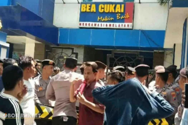 Pamekasan, Obor Rakyat — Gelombang ketidakpuasan publik terhadap efektivitas dan integritas penegakan hukum di sektor cukai kembali mencuat di Pulau Madura.