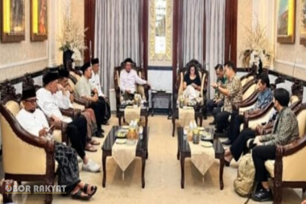 Bondowoso, Obor Rakyat — Pemerintah Kabupaten (Pemkab) Bondowoso secara konsisten memperkuat basis komoditas kopi sebagai sektor unggulan daerah melalui pendekatan pembangunan inklusif dan berkelanjutan.