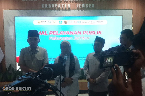 Jember, Obor Rakyat – Menteri Pendayagunaan Aparatur Negara dan Reformasi Birokrasi (PAN-RB) Rini Widyantini memberikan apresiasi tinggi terhadap berbagai inovasi pelayanan publik yang dikembangkan oleh Pemerintah Kabupaten (Pemkab) Jember.