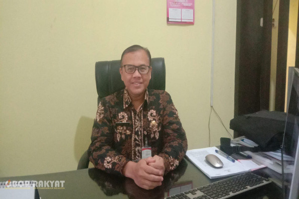 Jember, Obor Rakyat – Dinas Perpustakaan dan Kearsipan (Dispusip) Kabupaten Jember terus berupaya meningkatkan budaya literasi dan minat baca masyarakat melalui pengembangan layanan perpustakaan. Salah satu langkah terbaru yang dilakukan adalah membuka layanan perpustakaan hingga malam hari, mulai pukul 16.00 hingga 20.00 WIB setiap hari.